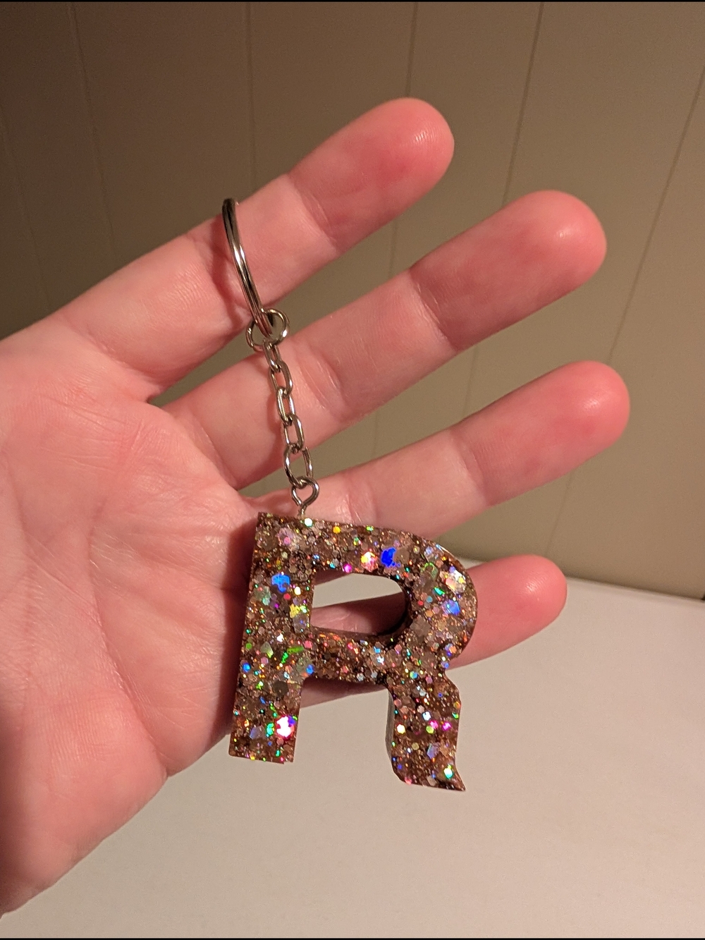 Glitter Initial 'R' Keychain - Sparkling Rose Gold